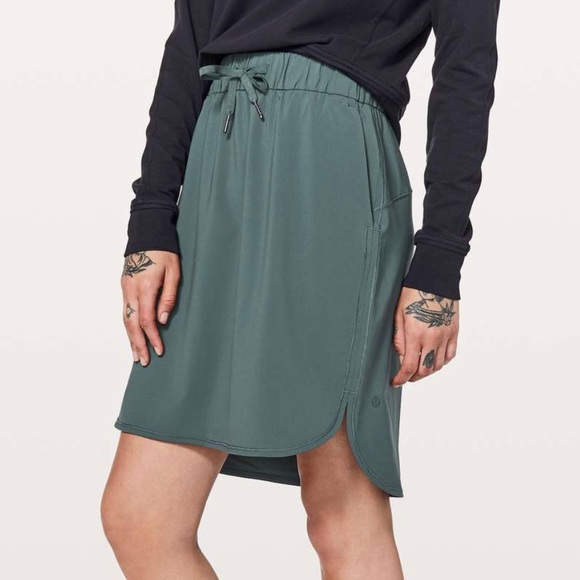 Lululemon athletic skirt - size 6 - Picture 3 of 8